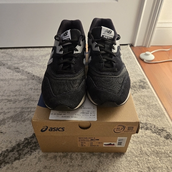 New Balance Men's Black Sneakers - Picture 3 of 6
